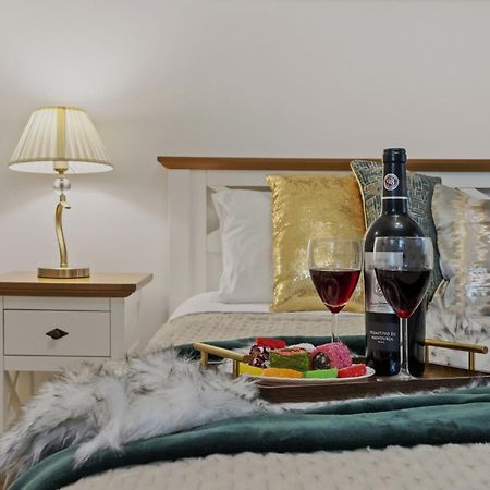 Sweet Luxury Three Rooms Apartment City Center Universitate Bucarest Extérieur photo