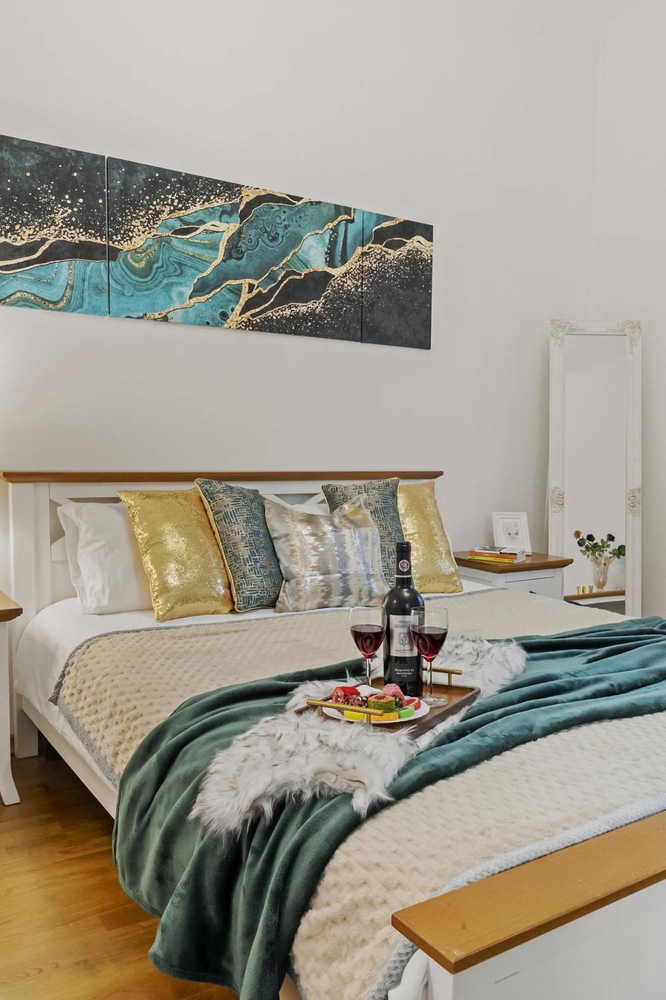 Sweet Luxury Three Rooms Apartment City Center Universitate Bucarest Extérieur photo