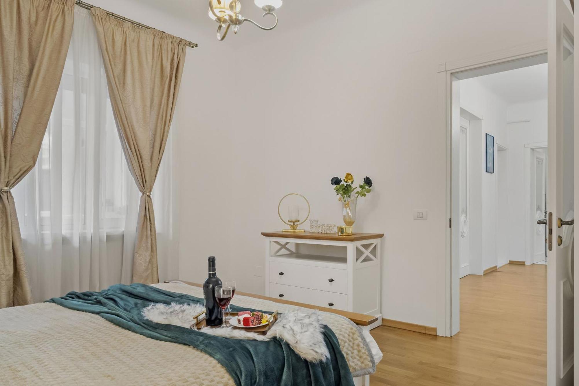 Sweet Luxury Three Rooms Apartment City Center Universitate Bucarest Extérieur photo