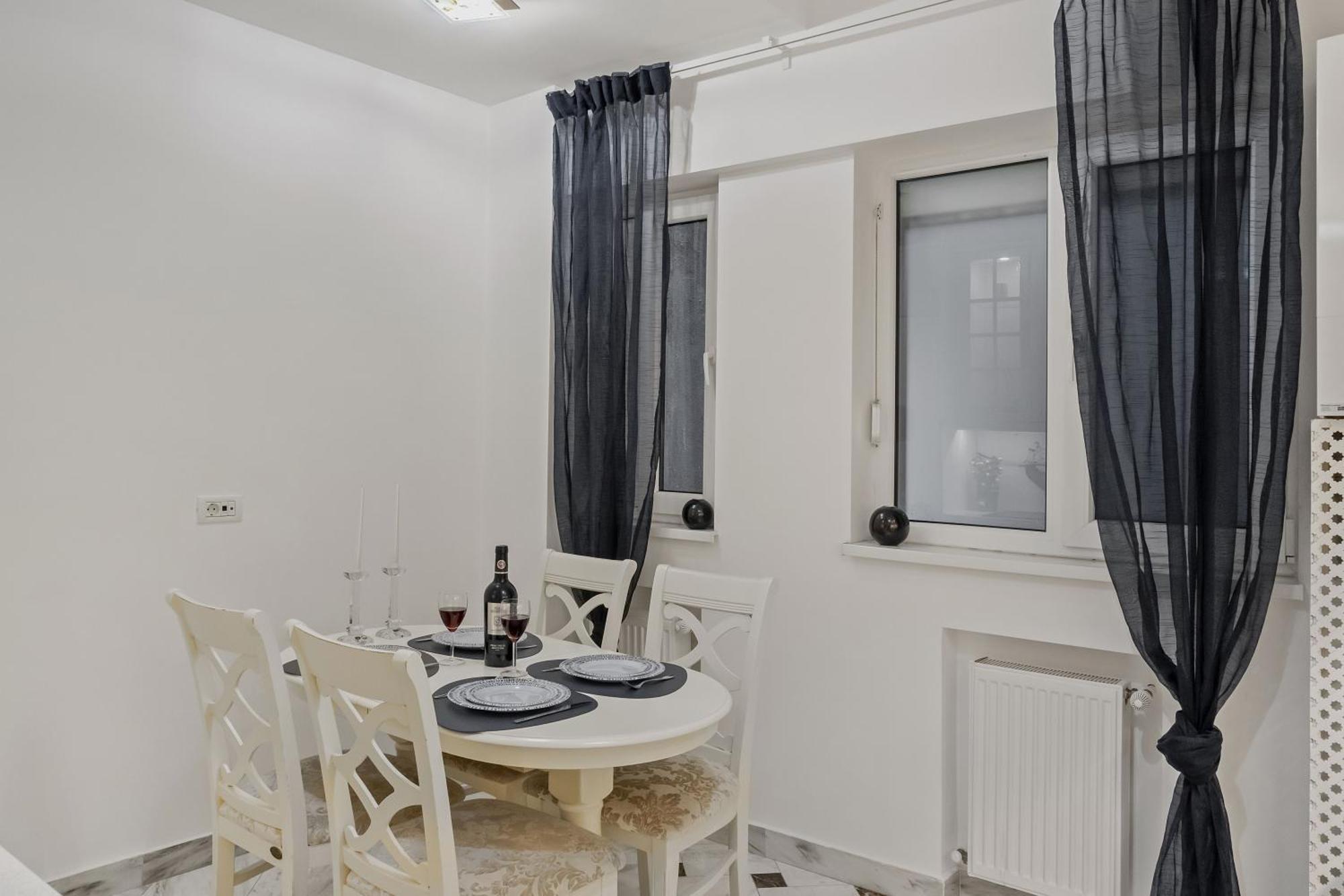 Sweet Luxury Three Rooms Apartment City Center Universitate Bucarest Extérieur photo