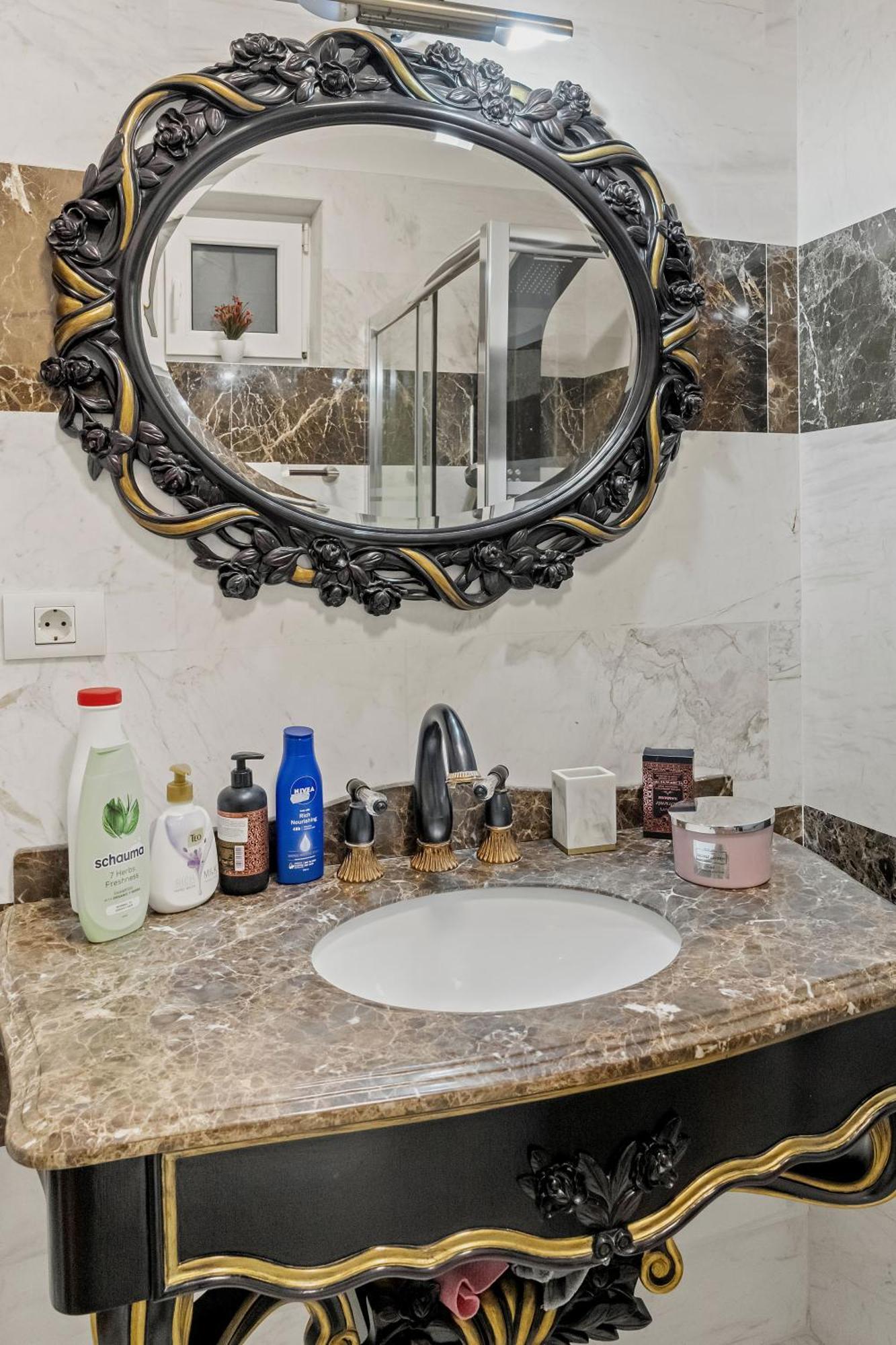 Sweet Luxury Three Rooms Apartment City Center Universitate Bucarest Extérieur photo
