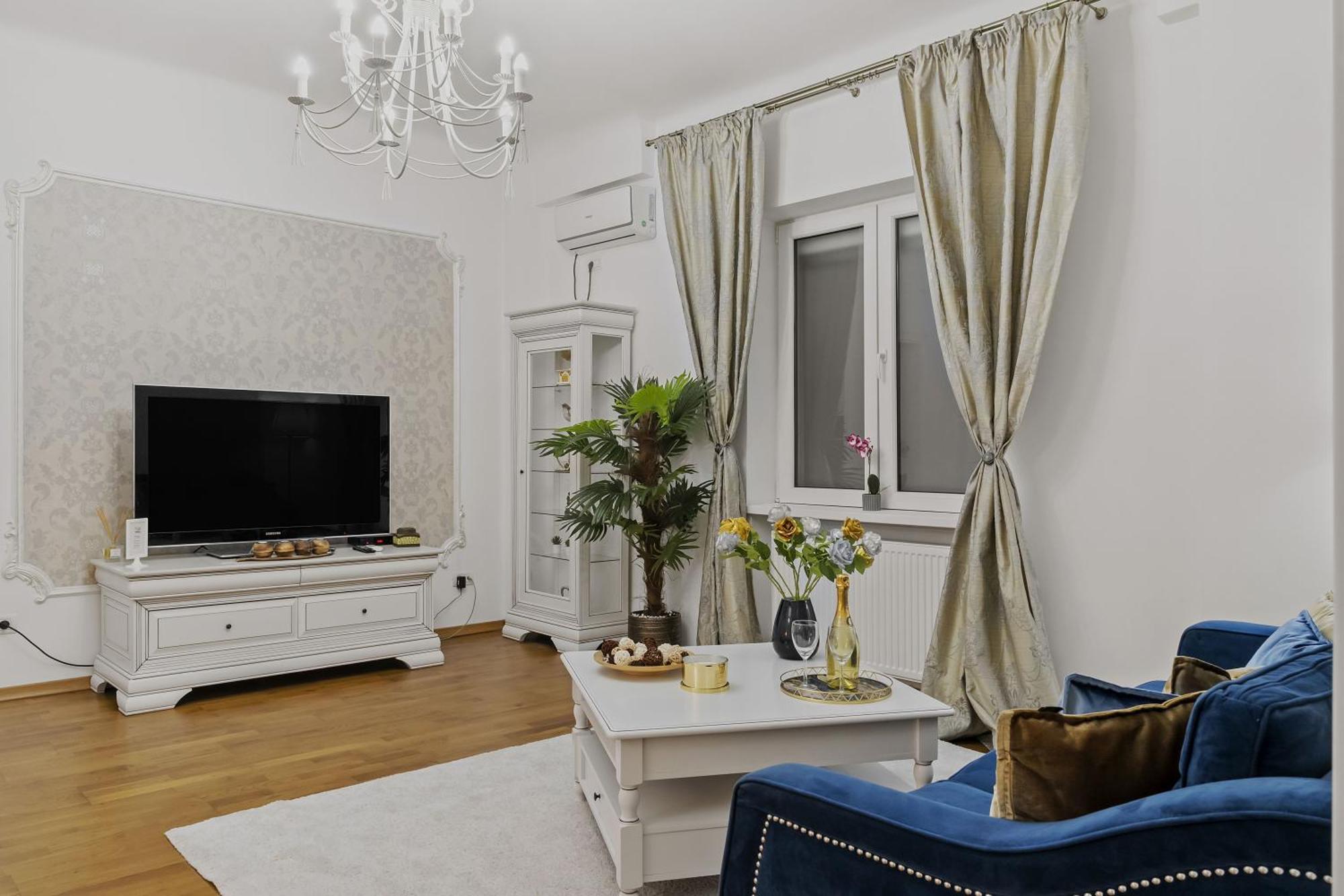 Sweet Luxury Three Rooms Apartment City Center Universitate Bucarest Extérieur photo