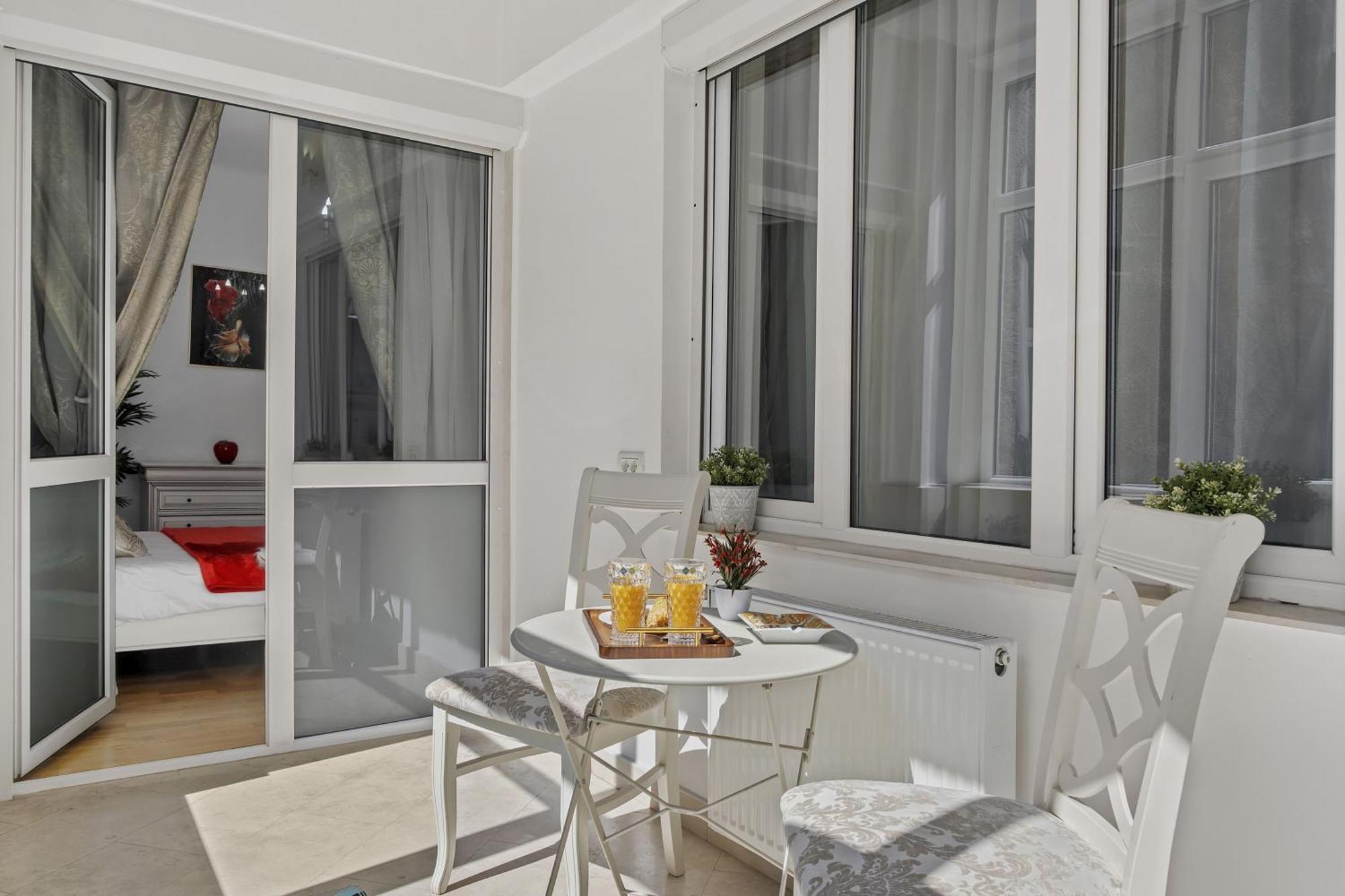 Sweet Luxury Three Rooms Apartment City Center Universitate Bucarest Extérieur photo
